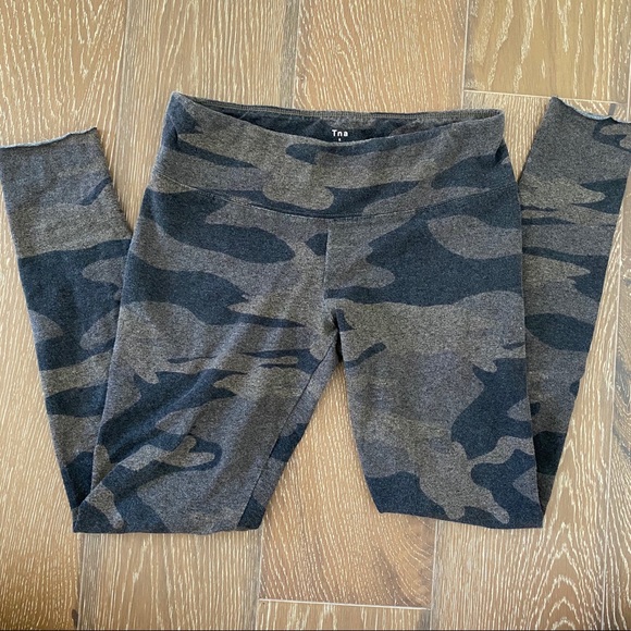 Aritzia Pants - Aritzia TNA Camo Leggings